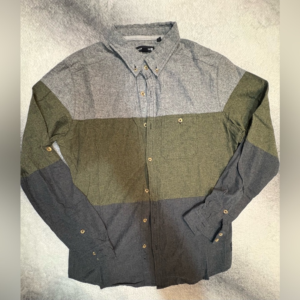 NWOT Men’s Gray Green Colorblock Casual Button Up Shirt Small‎ S